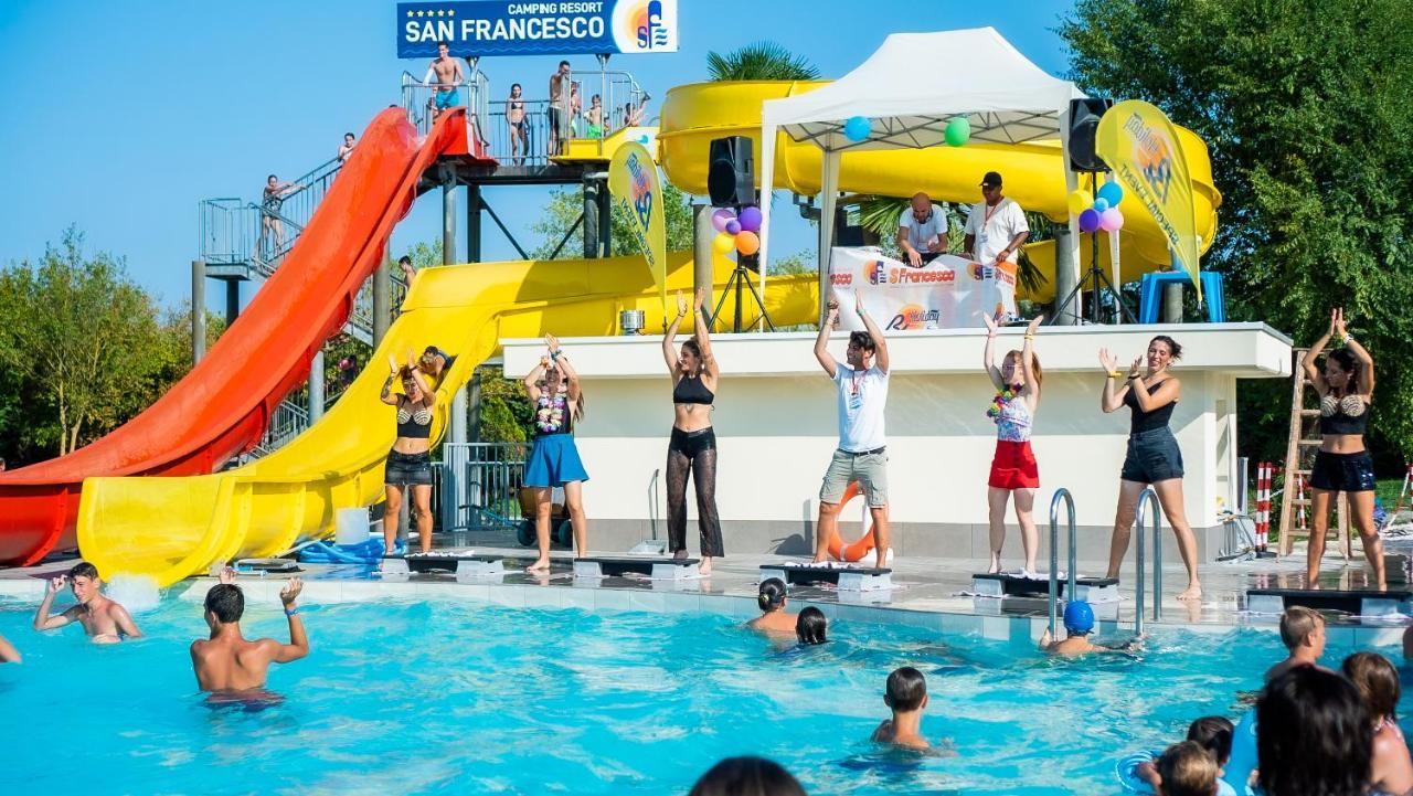 Villaggio San Francesco - Adria Holiday Mobile Homes دونا فيردي المظهر الخارجي الصورة